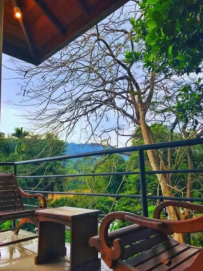 Mefree Kandy Villa Sirimalwatta